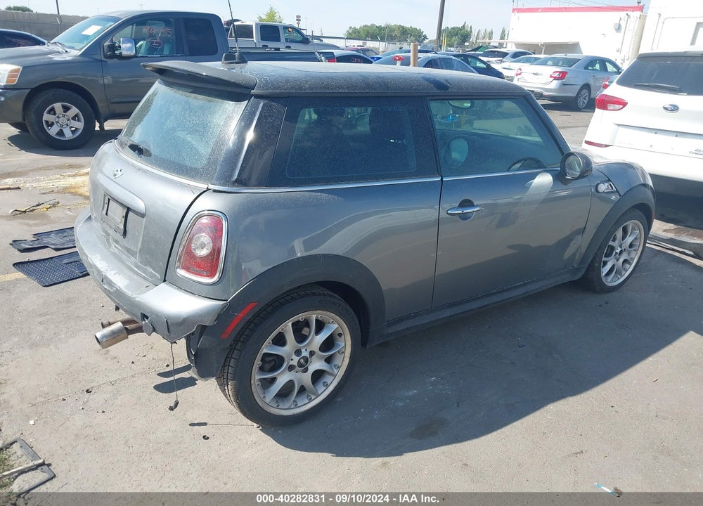2009 MINI COOPER S VIN: WMWMF73559TV39917