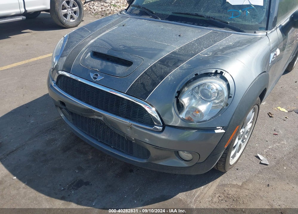 2009 MINI COOPER S VIN: WMWMF73559TV39917