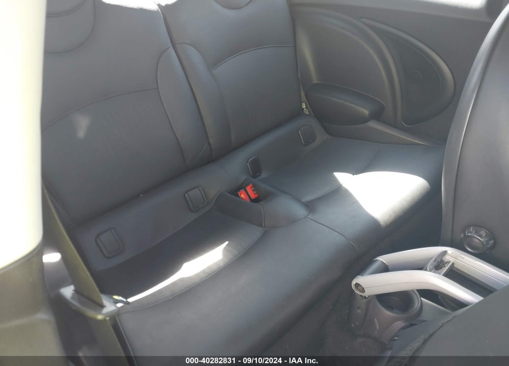 2009 MINI COOPER S VIN: WMWMF73559TV39917