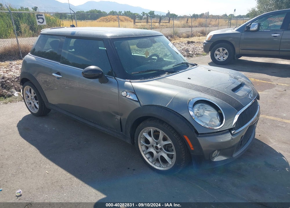2009 MINI COOPER S VIN: WMWMF73559TV39917