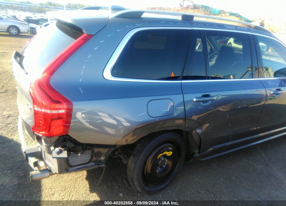 2018 VOLVO XC90 T5 MOMENTUM VIN: YV4102PK3J1352344