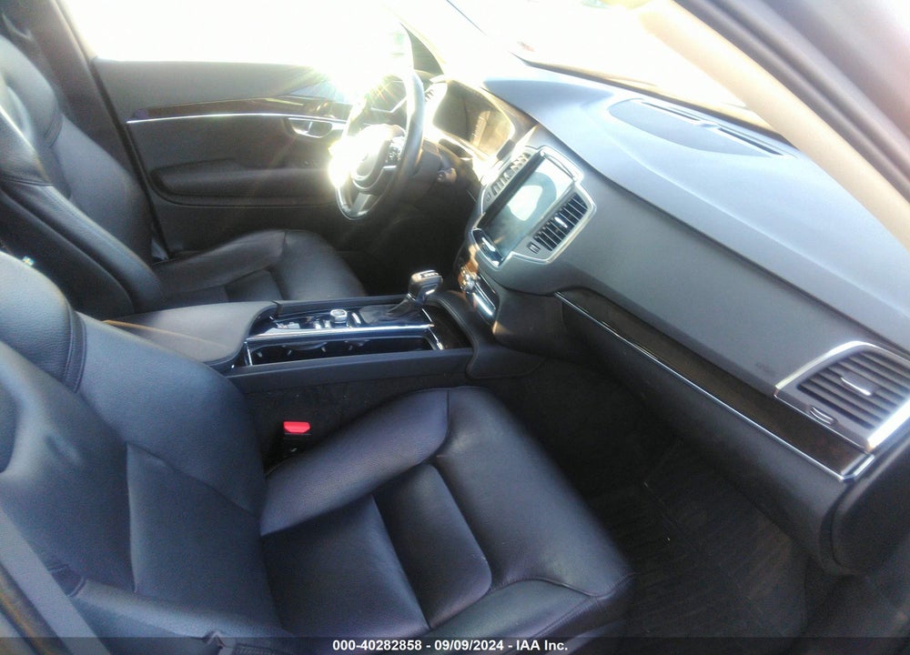 2018 VOLVO XC90 T5 MOMENTUM VIN: YV4102PK3J1352344