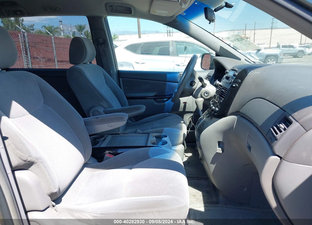 2004 TOYOTA SIENNA LE VIN: 5TDZA23C74S209731