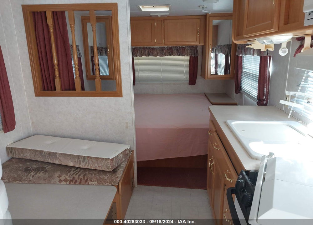 2001 NOMAD CAMPER TRAILER VIN: 1SN200K211B000532