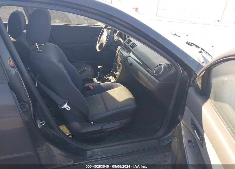 2005 MAZDA 3 I VIN: JM1BK12F851267852