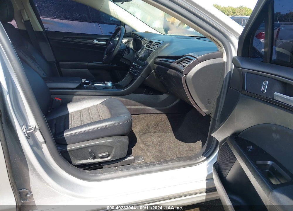 2018 FORD FUSION SE VIN: 3FA6P0HD0JR261911