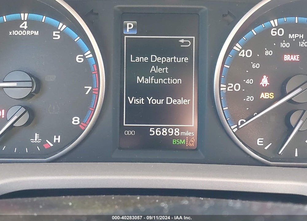 2018 TOYOTA RAV4 XLE VIN: 2T3RFREV3JW837871