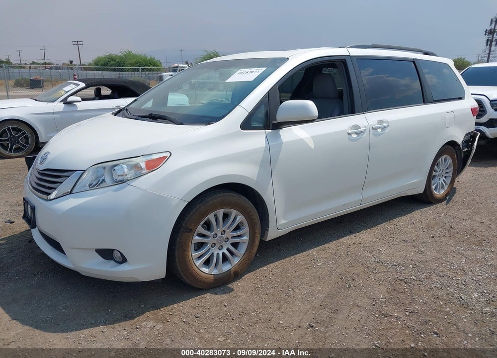 2017 TOYOTA SIENNA XLE 8 PASSENGER VIN: 5TDYZ3DC7HS857097