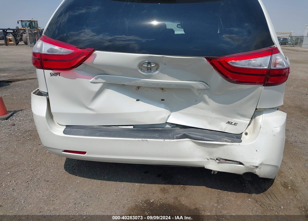 2017 TOYOTA SIENNA XLE 8 PASSENGER VIN: 5TDYZ3DC7HS857097