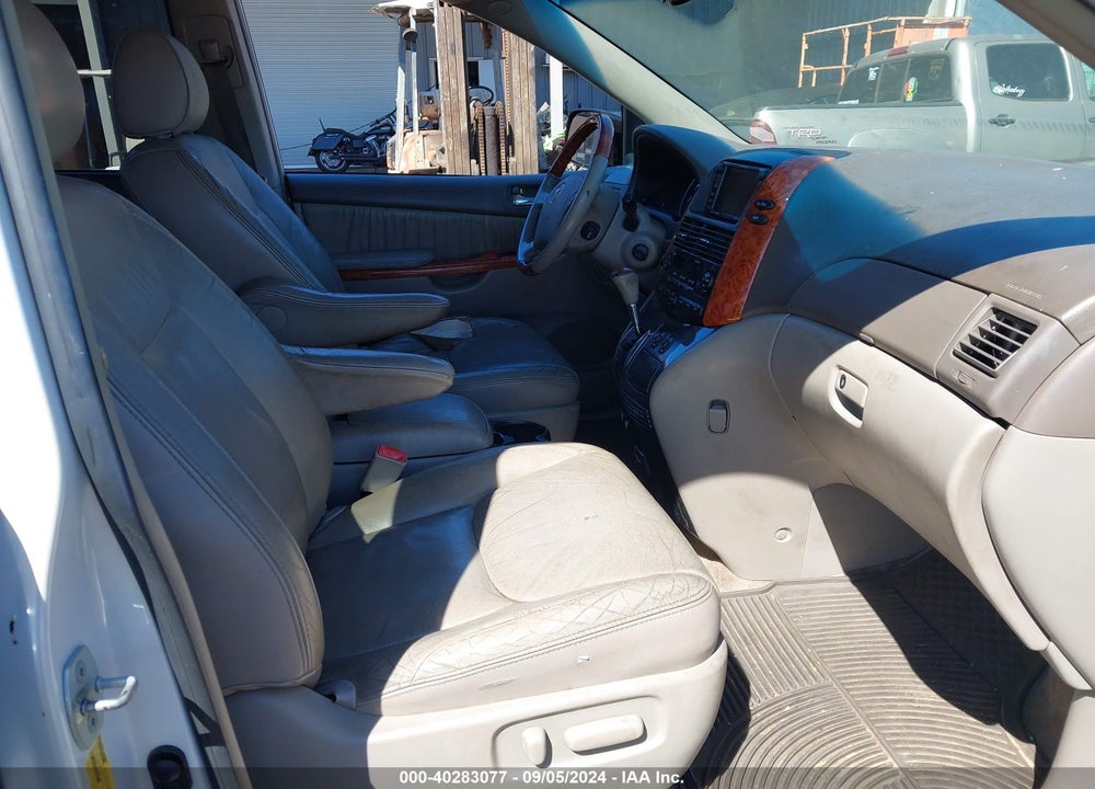 2008 TOYOTA SIENNA LIMITED VIN: 5TDBK22C98S020584