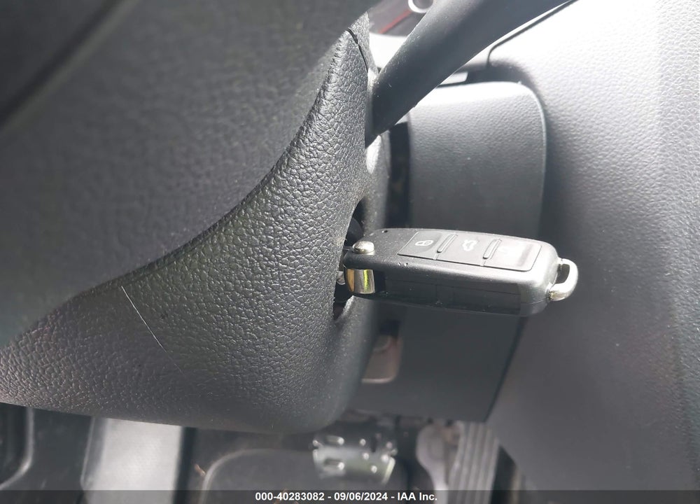 2012 VOLKSWAGEN JETTA 2.5L SE VIN: 3VWDP7AJ9CM389667