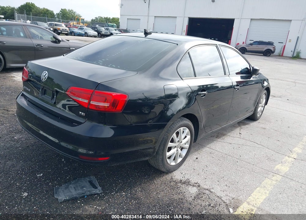 2015 VOLKSWAGEN JETTA 1.8T SE VIN: 3VWD17AJ7FM240843