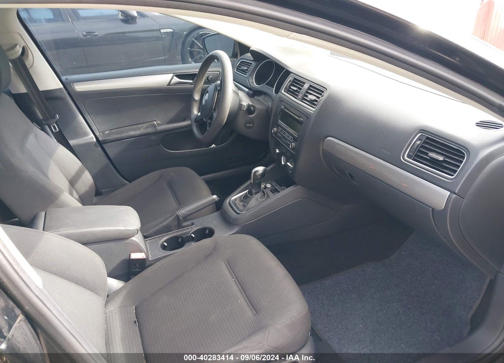 2015 VOLKSWAGEN JETTA 1.8T SE VIN: 3VWD17AJ7FM240843