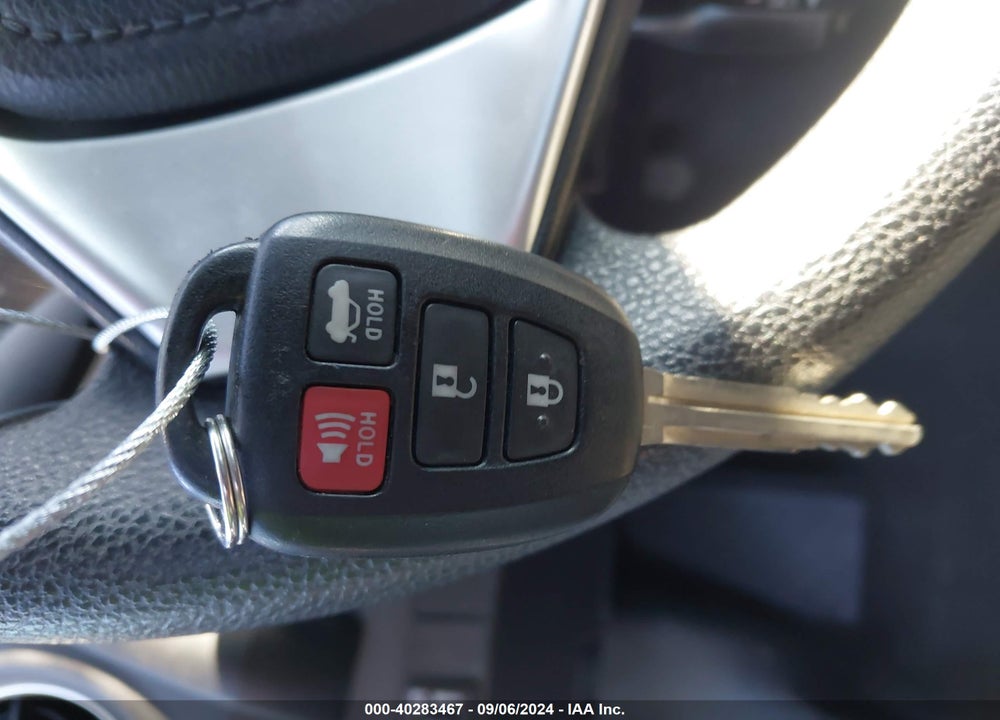 2018 TOYOTA COROLLA LE VIN: 2T1BURHE9JC111302