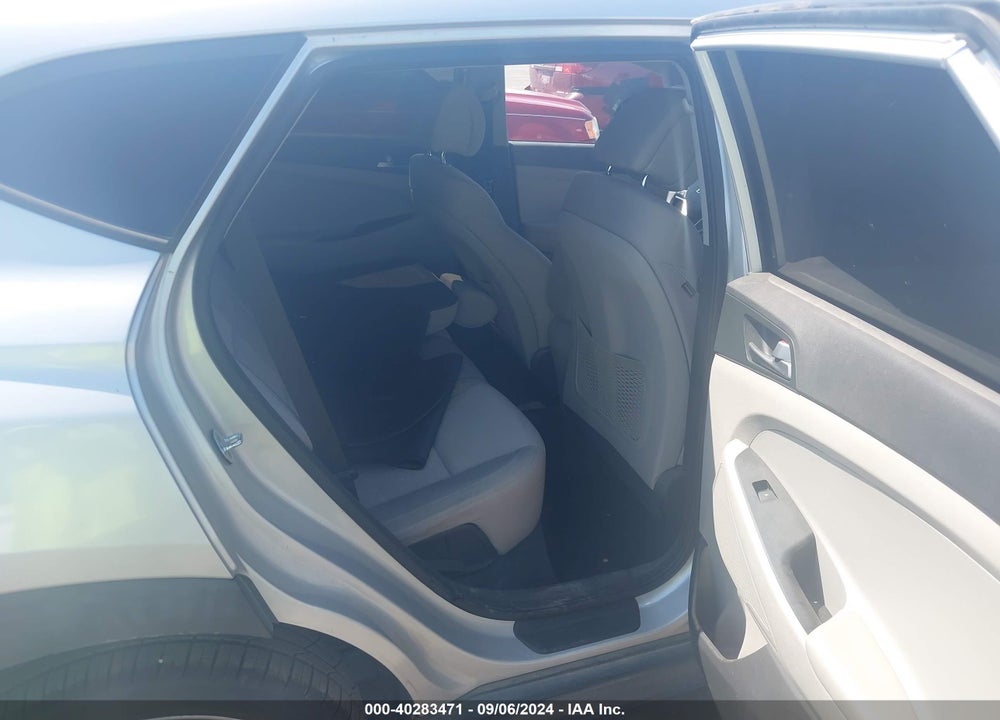 2016 HYUNDAI TUCSON SPORT VIN: KM8J33A24GU077353
