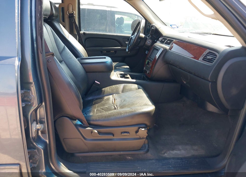 2010 CHEVROLET SUBURBAN 1500 LT1 VIN: 1GNUCJE00AR174307