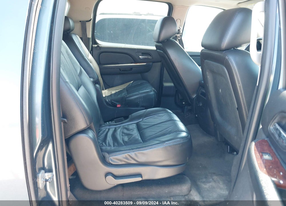 2010 CHEVROLET SUBURBAN 1500 LT1 VIN: 1GNUCJE00AR174307