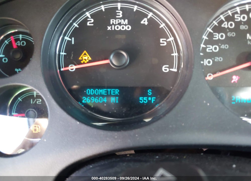 2010 CHEVROLET SUBURBAN 1500 LT1 VIN: 1GNUCJE00AR174307
