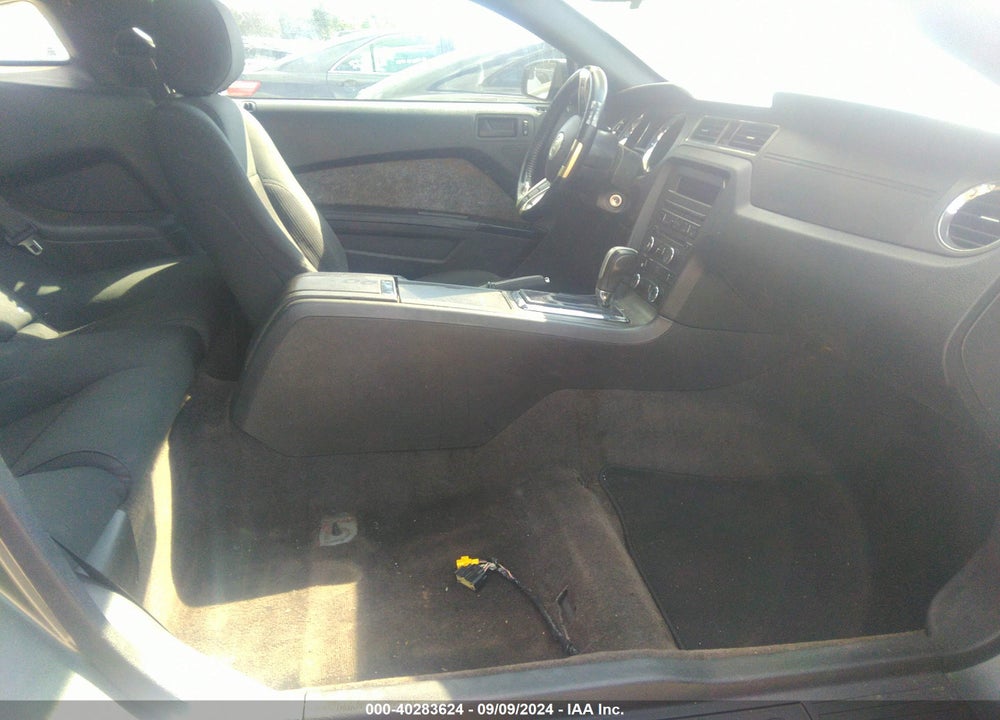 2014 FORD MUSTANG V6 VIN: 1ZVBP8AM0E5330040
