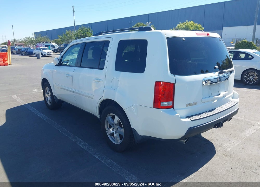 2011 HONDA PILOT VIN: 5FNYF3H44BB033730