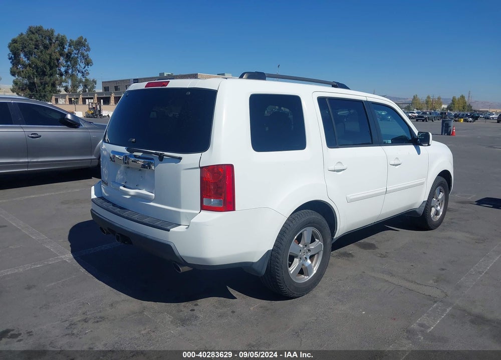 2011 HONDA PILOT VIN: 5FNYF3H44BB033730