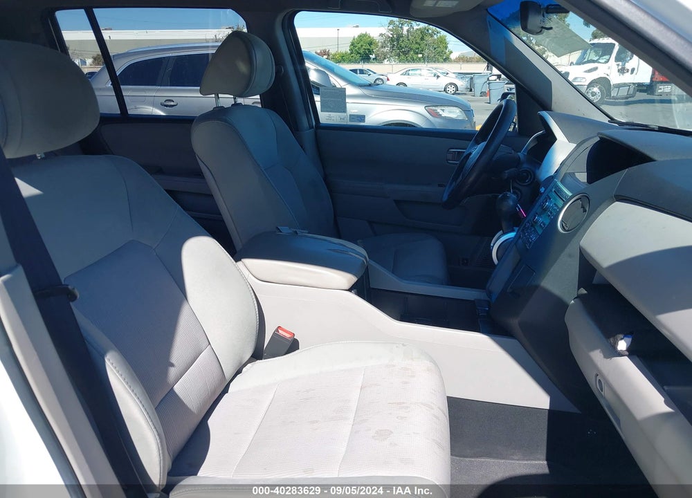 2011 HONDA PILOT VIN: 5FNYF3H44BB033730