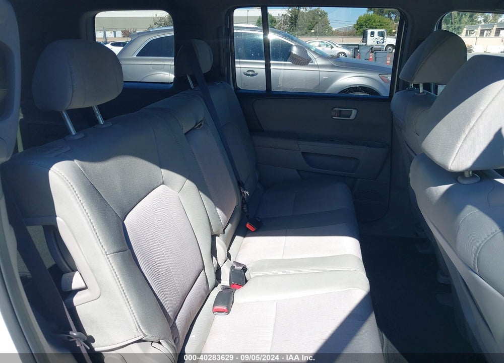 2011 HONDA PILOT VIN: 5FNYF3H44BB033730