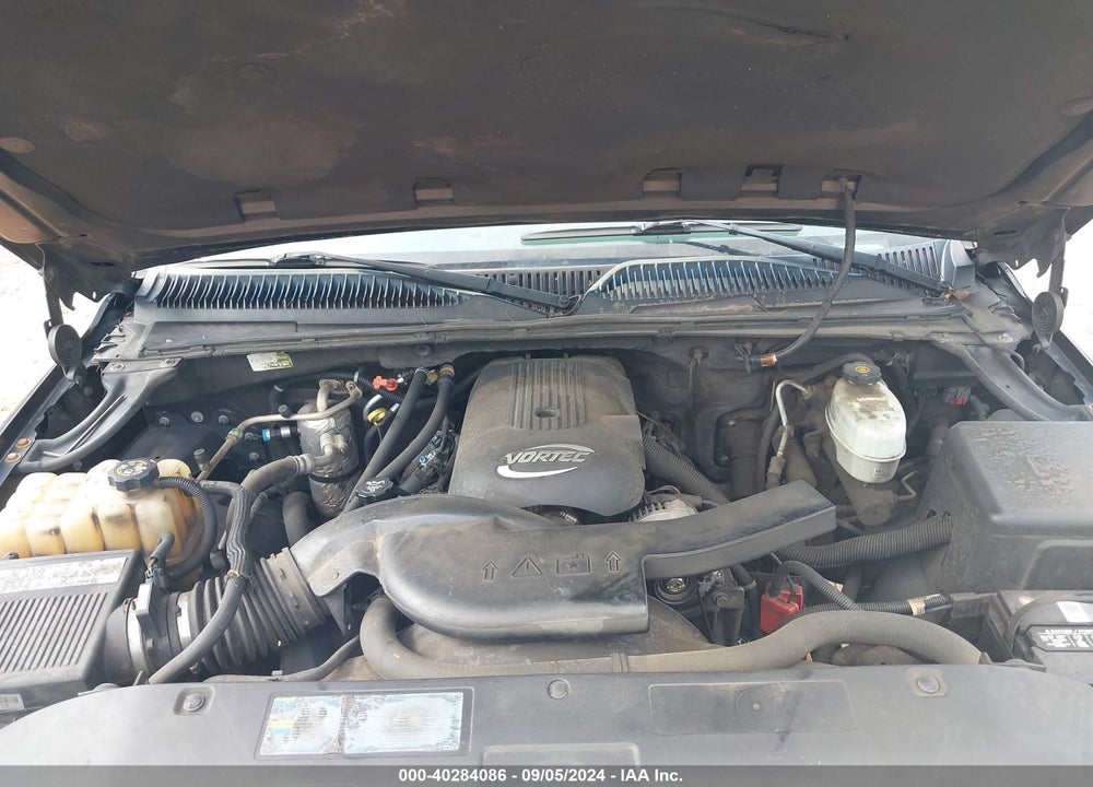 2004 CHEVROLET TAHOE LS VIN: 1GNEC13Z24R121375