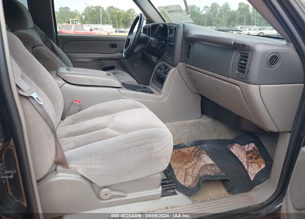 2004 CHEVROLET TAHOE LS VIN: 1GNEC13Z24R121375