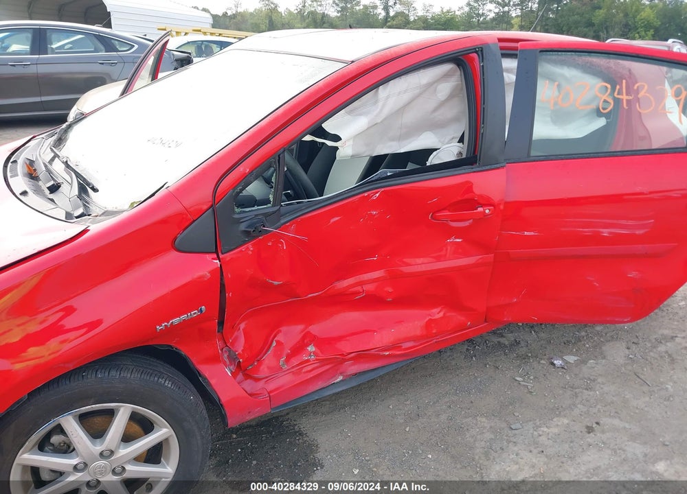 2013 TOYOTA PRIUS C THREE VIN: JTDKDTB38D1549595