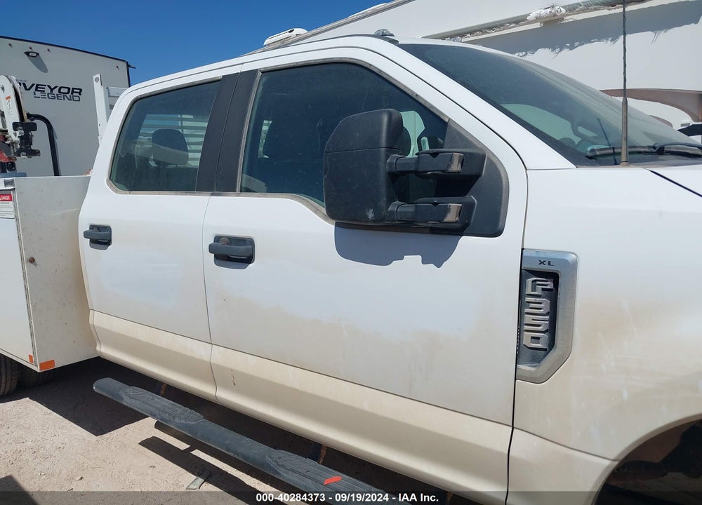 2021 FORD F-350 CHASSIS XL VIN: 1FD8W3H63MED45846