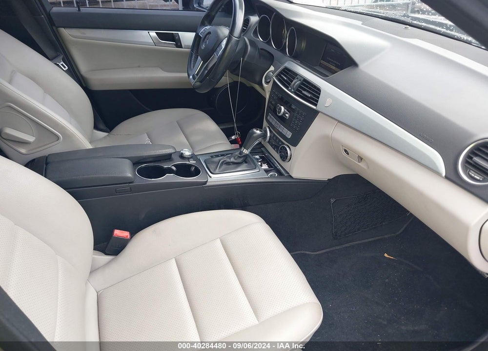 2014 MERCEDES-BENZ C 250 LUXURY/SPORT VIN: WDDGF4HB3EA957661