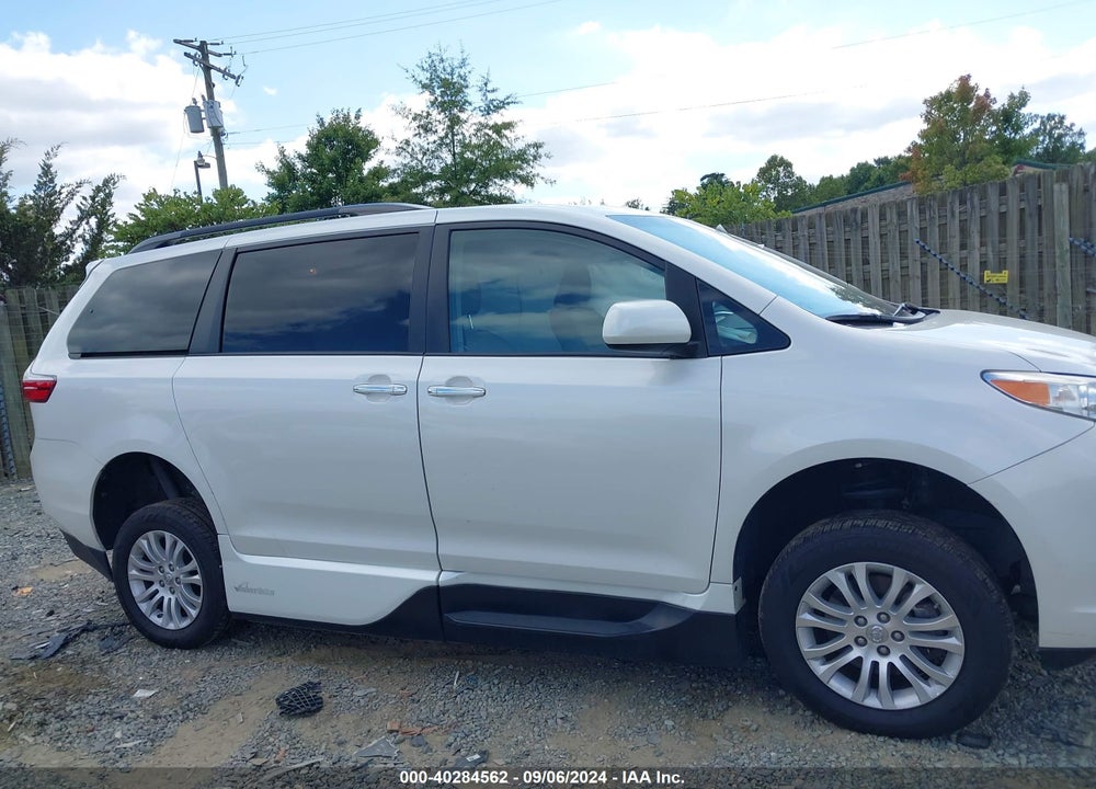 2017 TOYOTA SIENNA XLE PREMIUM 8 PASSENGER VIN: 5TDYZ3DCXHS815006
