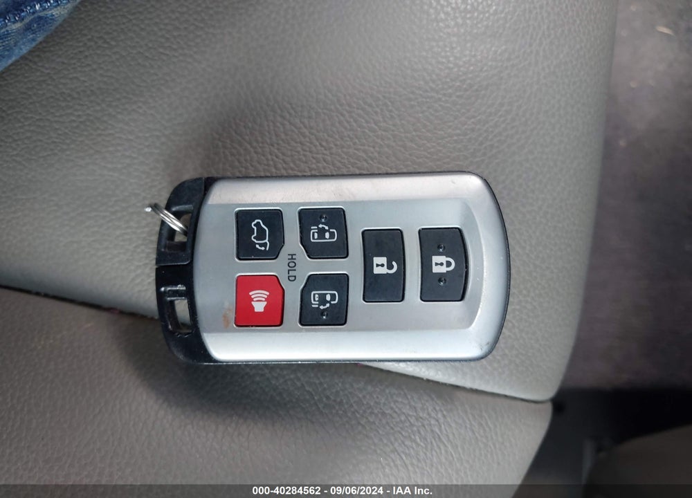 2017 TOYOTA SIENNA XLE PREMIUM 8 PASSENGER VIN: 5TDYZ3DCXHS815006