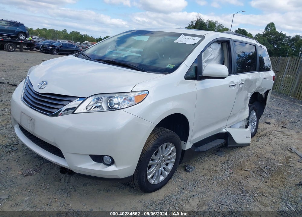 2017 TOYOTA SIENNA XLE PREMIUM 8 PASSENGER VIN: 5TDYZ3DCXHS815006