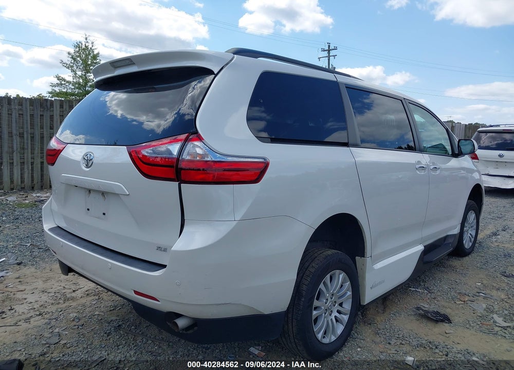 2017 TOYOTA SIENNA XLE PREMIUM 8 PASSENGER VIN: 5TDYZ3DCXHS815006