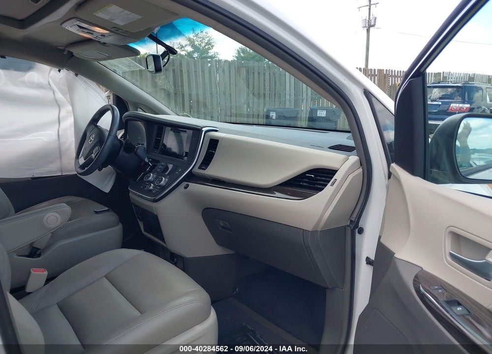 2017 TOYOTA SIENNA XLE PREMIUM 8 PASSENGER VIN: 5TDYZ3DCXHS815006