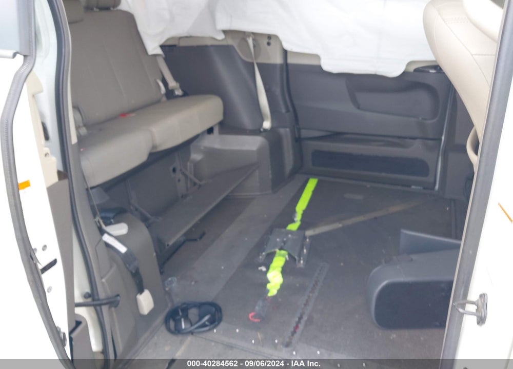 2017 TOYOTA SIENNA XLE PREMIUM 8 PASSENGER VIN: 5TDYZ3DCXHS815006