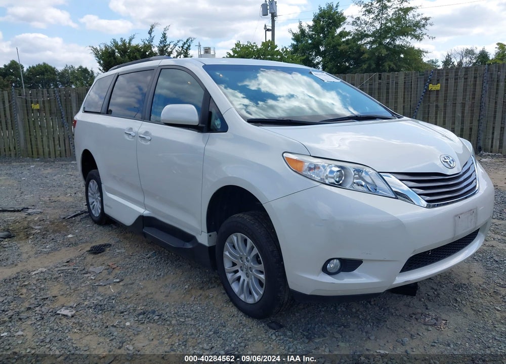 2017 TOYOTA SIENNA XLE PREMIUM 8 PASSENGER VIN: 5TDYZ3DCXHS815006
