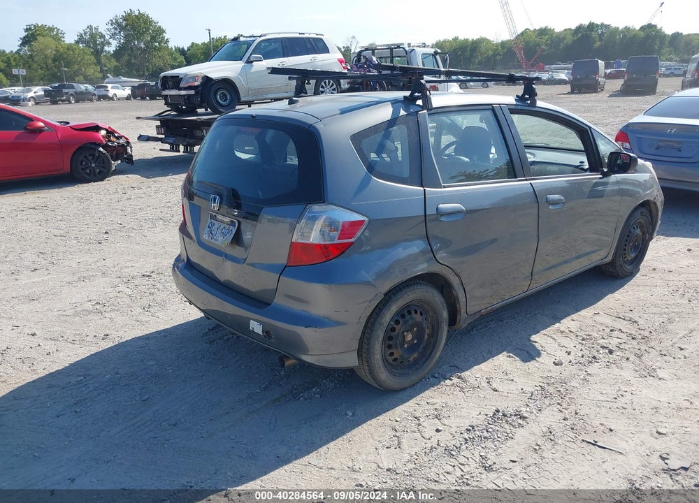 2011 HONDA FIT VIN: JHMGE8G38BS000431