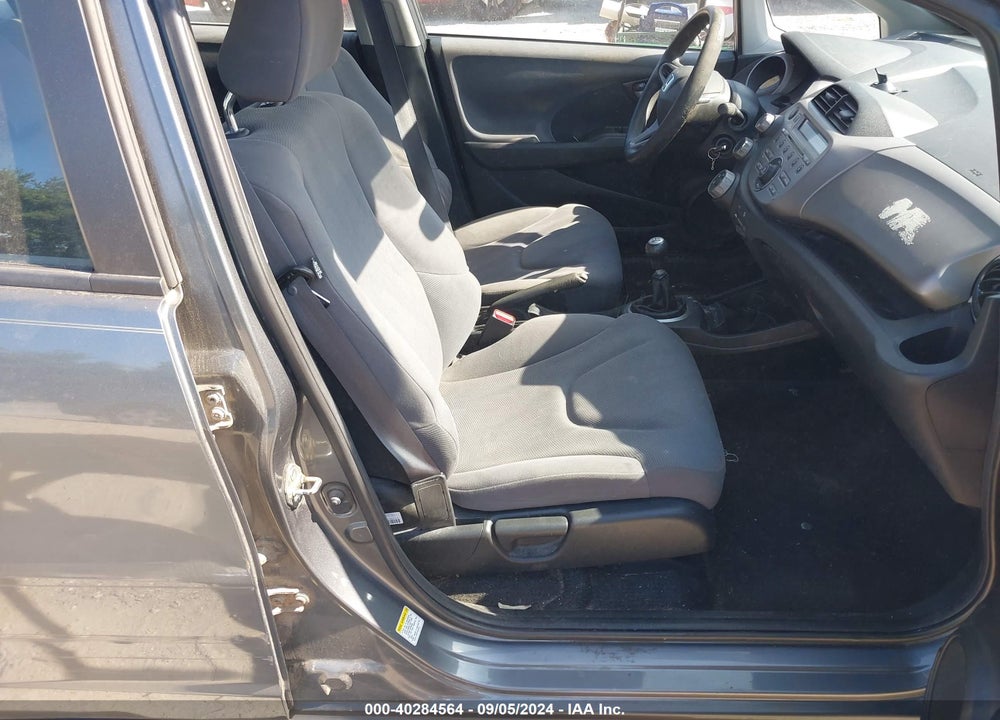 2011 HONDA FIT VIN: JHMGE8G38BS000431