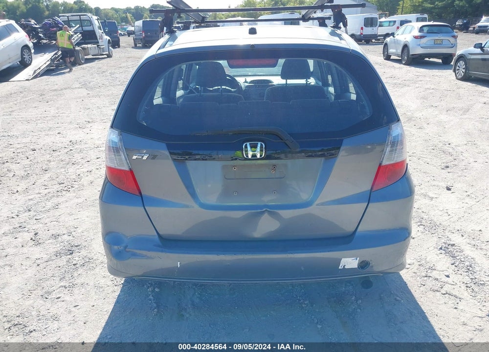 2011 HONDA FIT VIN: JHMGE8G38BS000431