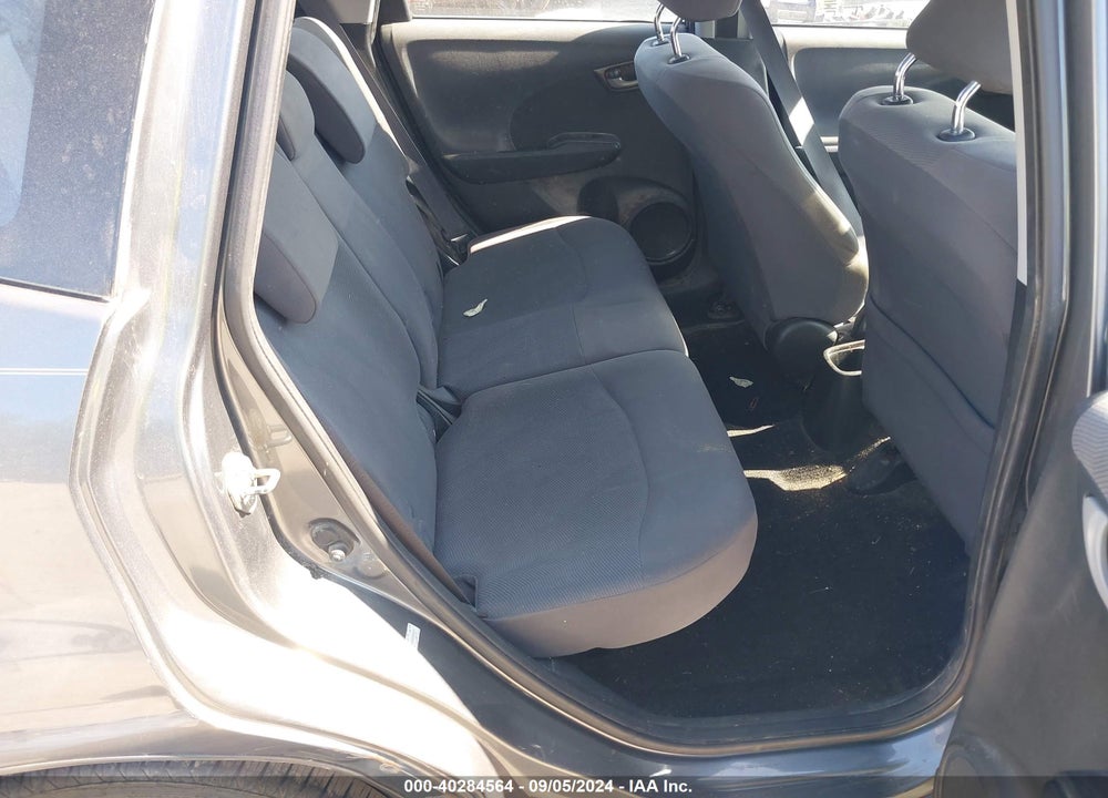 2011 HONDA FIT VIN: JHMGE8G38BS000431