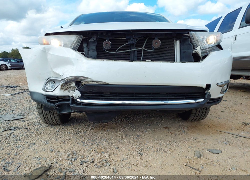 2011 TOYOTA HIGHLANDER SE V6 VIN: 5TDBK3EH4BS064383