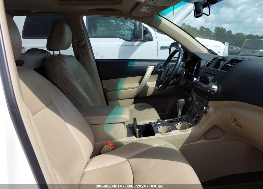 2011 TOYOTA HIGHLANDER SE V6 VIN: 5TDBK3EH4BS064383
