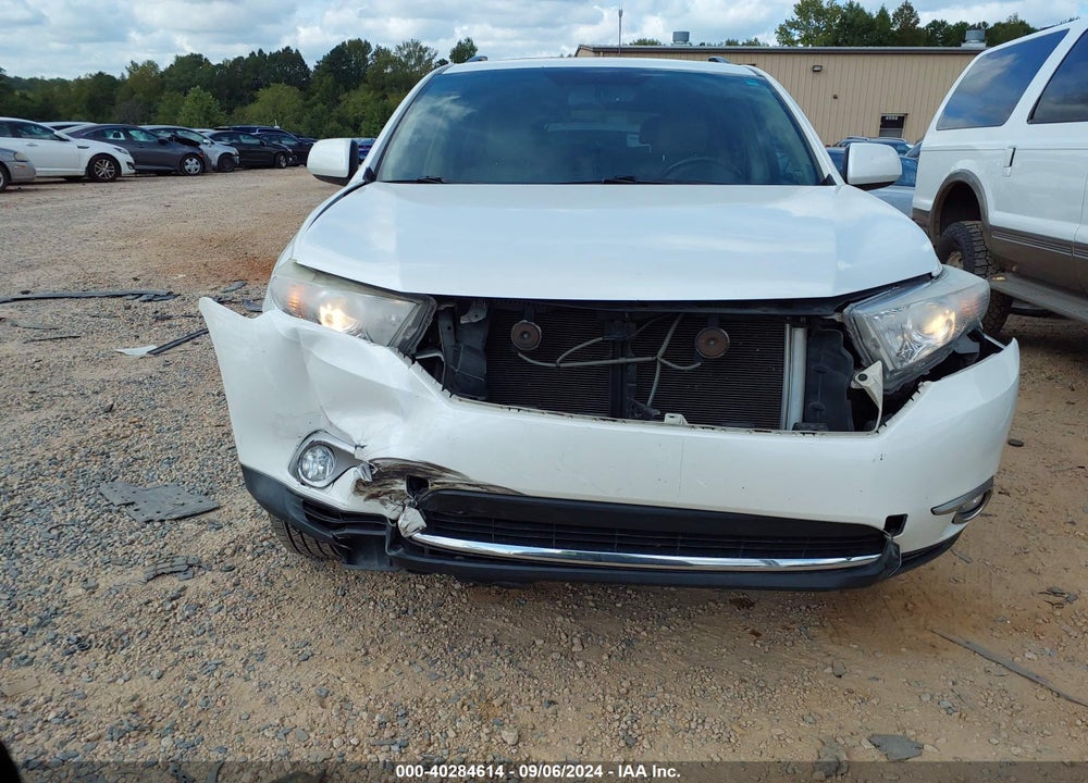 2011 TOYOTA HIGHLANDER SE V6 VIN: 5TDBK3EH4BS064383