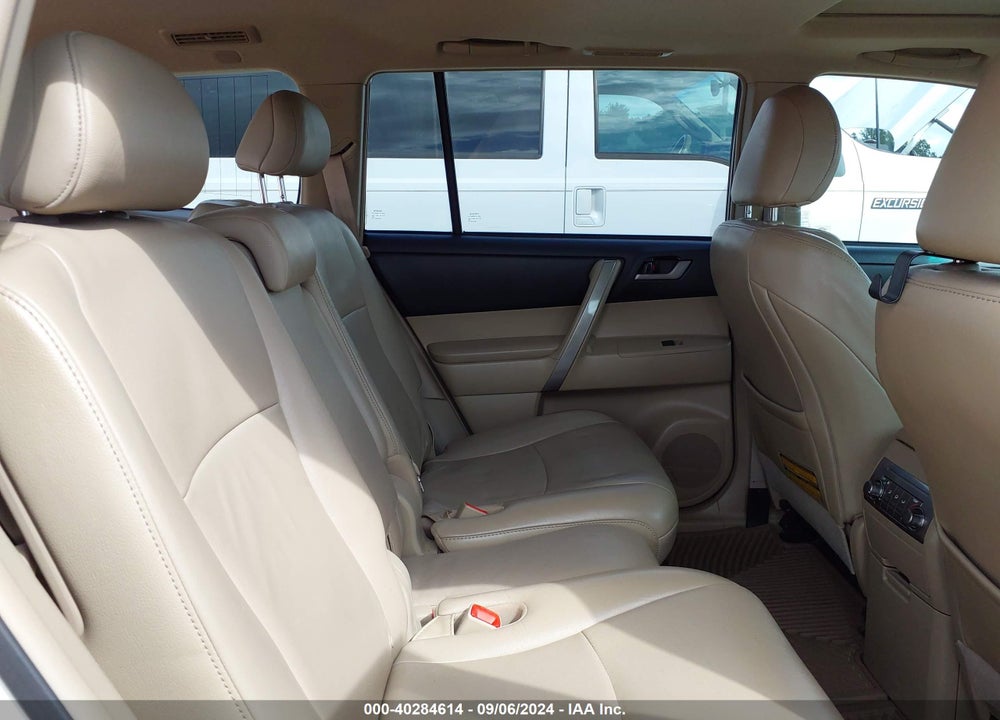 2011 TOYOTA HIGHLANDER SE V6 VIN: 5TDBK3EH4BS064383