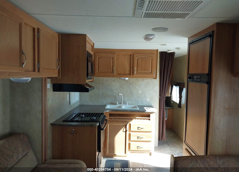 2010 JAYCO FLIGHT VIN: 1UJBJ0BP3A18D0446
