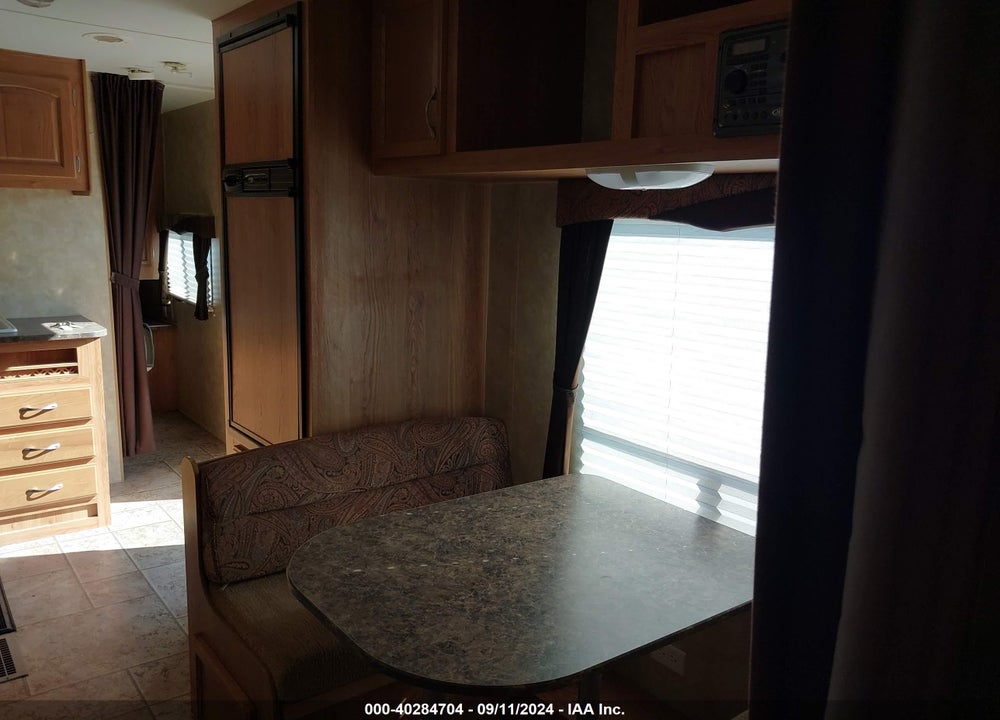 2010 JAYCO FLIGHT VIN: 1UJBJ0BP3A18D0446
