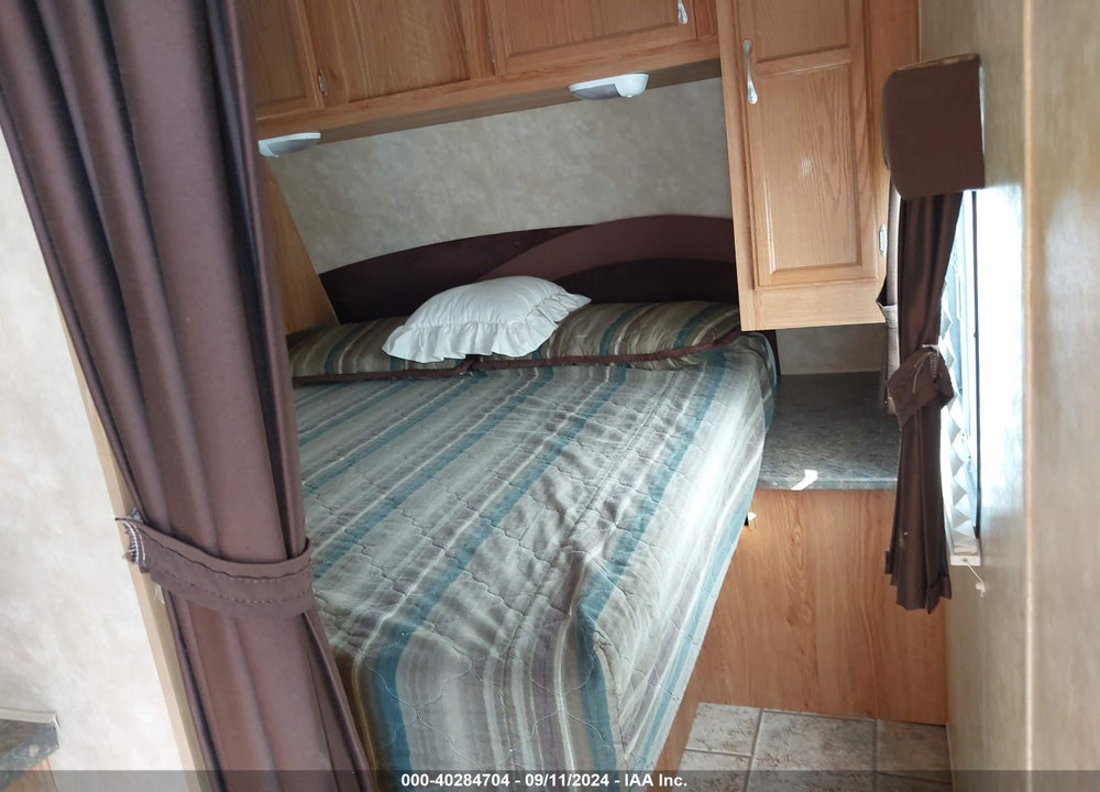 2010 JAYCO FLIGHT VIN: 1UJBJ0BP3A18D0446